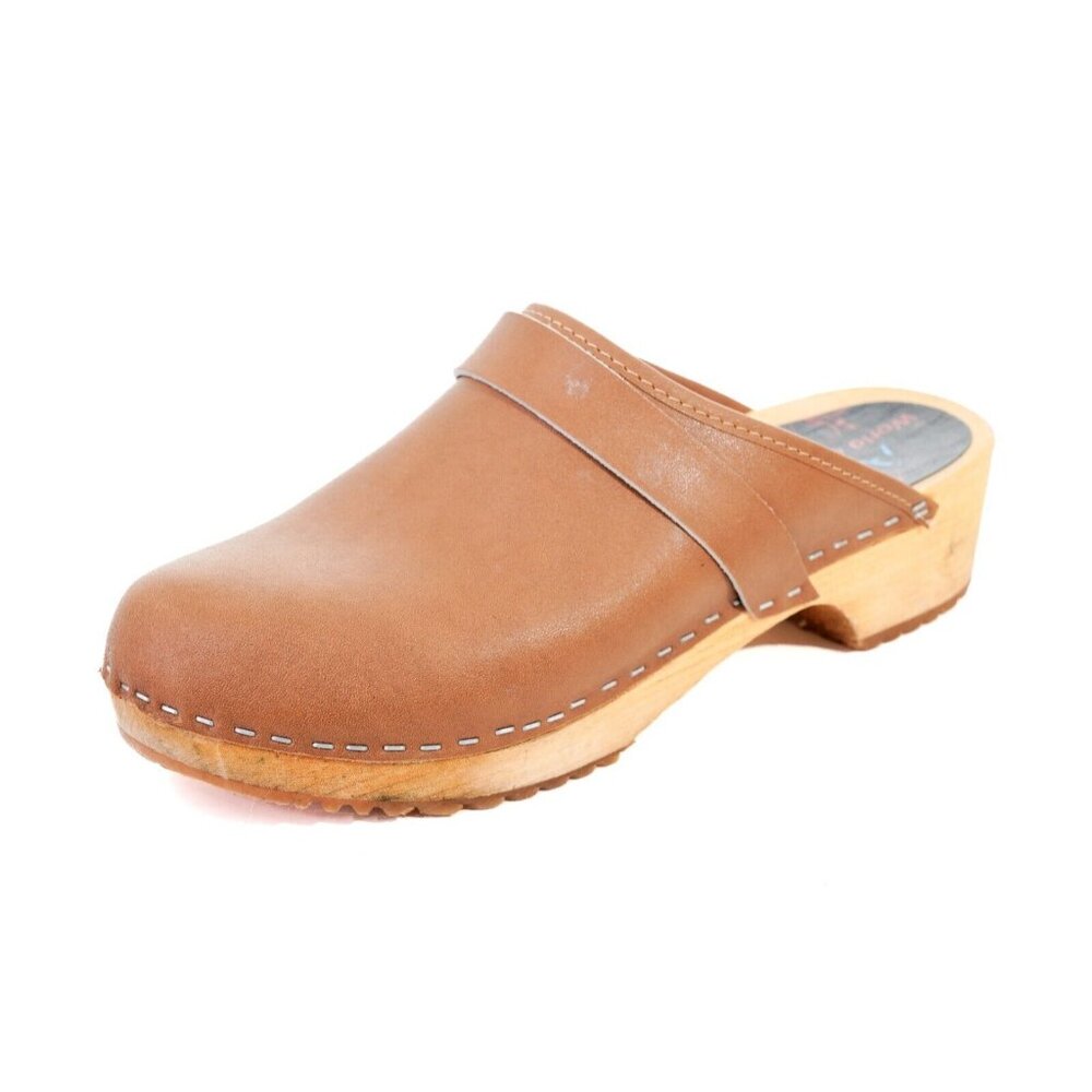 AM World Of Clogs Women's Sz 39 EU / 8 US Shoes
